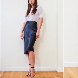 ARITZIA Babaton Japanese Silk Navy SIZE 6 NWOT